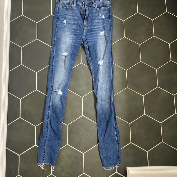 HOLLISTER RIPPED HIGH RISE SKINNY JEANS - Picture 2 of 2